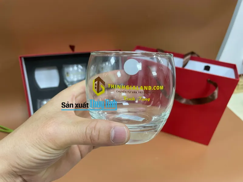 in cốc thủy tinh  theo yêu cầu