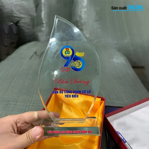 Biểu trưng vinh danh cho doanh nghiệp: nâng tầm thương hiệu - khẳng định vị thế