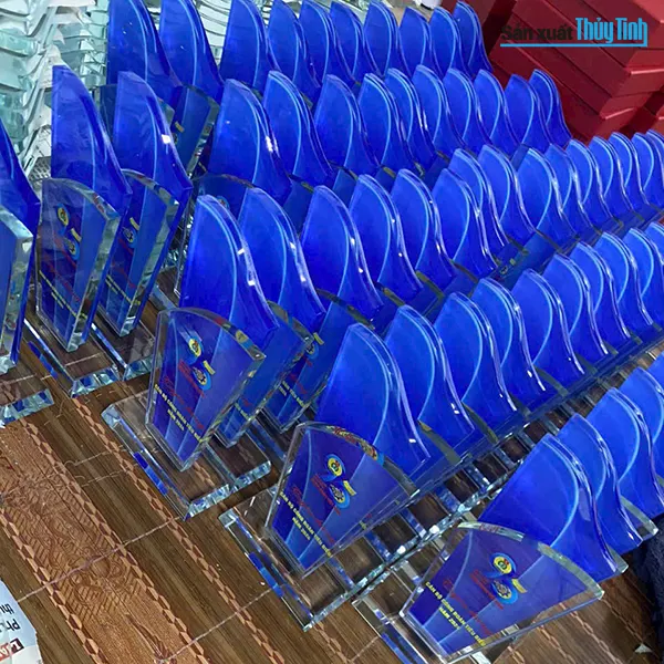 Biểu trưng vinh danh cho doanh nghiệp: nâng tầm thương hiệu - khẳng định vị thế