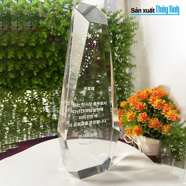 biểu trưng thủy tinh quà tặng doanh nghiệp