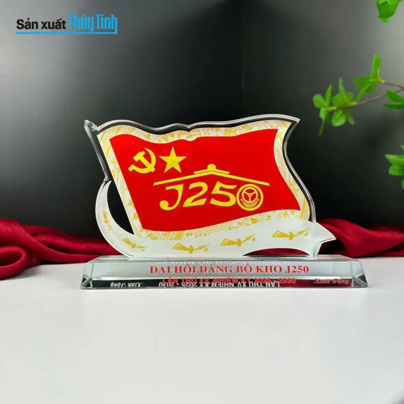 Kỷ niệm chương thủy tinh