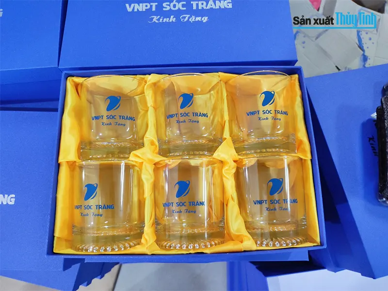 giải pháp thủy tinh quà tặng 20/10 cho nhân viên nữ