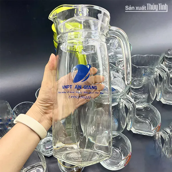 Bình đựng nước thủy tinh
