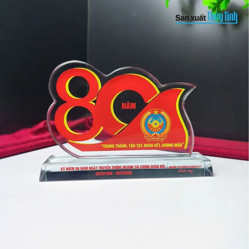 Bộ biểu trưng thủy tinh dáng số