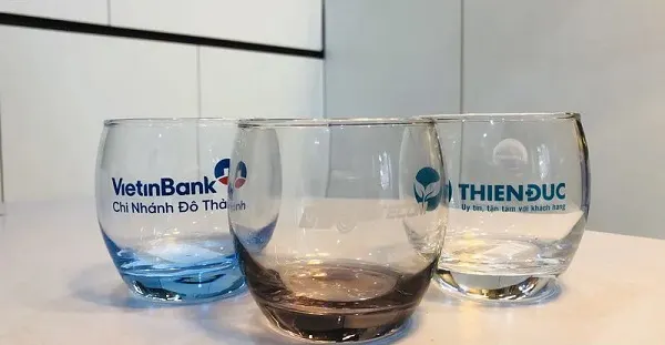 Bộ bình thủy tinh 4 ly in logo mua ở đâu?