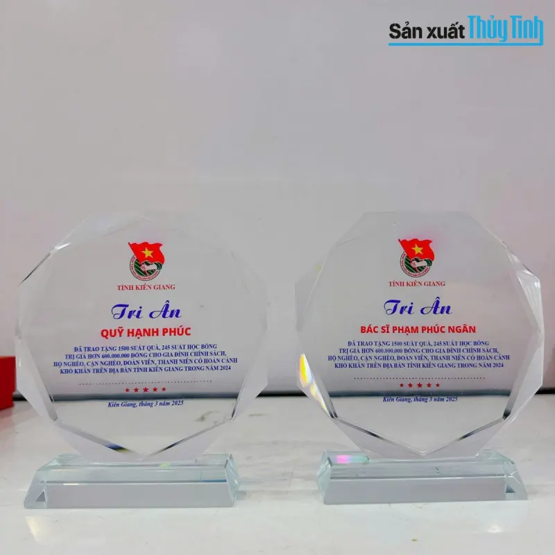Tặng quà Tết cho công nhân