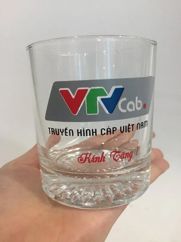 Giá bộ cốc thủy tinh 6 chiếc là bao nhiêu, địa chỉ cung cấp bộ ly thủy tinh số lượng lớn in logo làm quà tặng