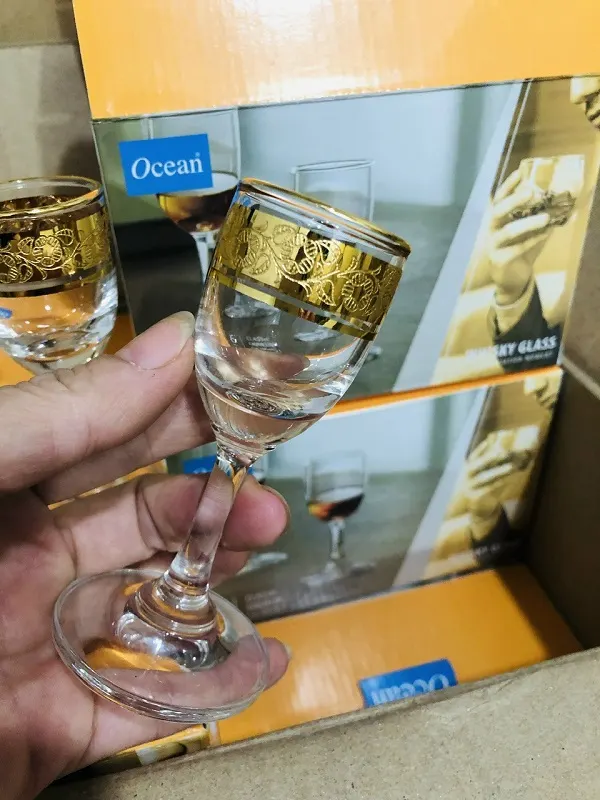 Ly uống rượu vang đỏ và những bí mật độc đáo không phải ai cũng biết