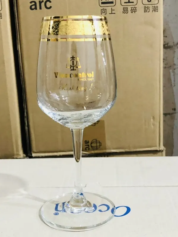 Top quà tặng khách hàng độc đáo, chất lượng, giá tốt nhất từ thủy tinh, cập nhật tháng 6/2023