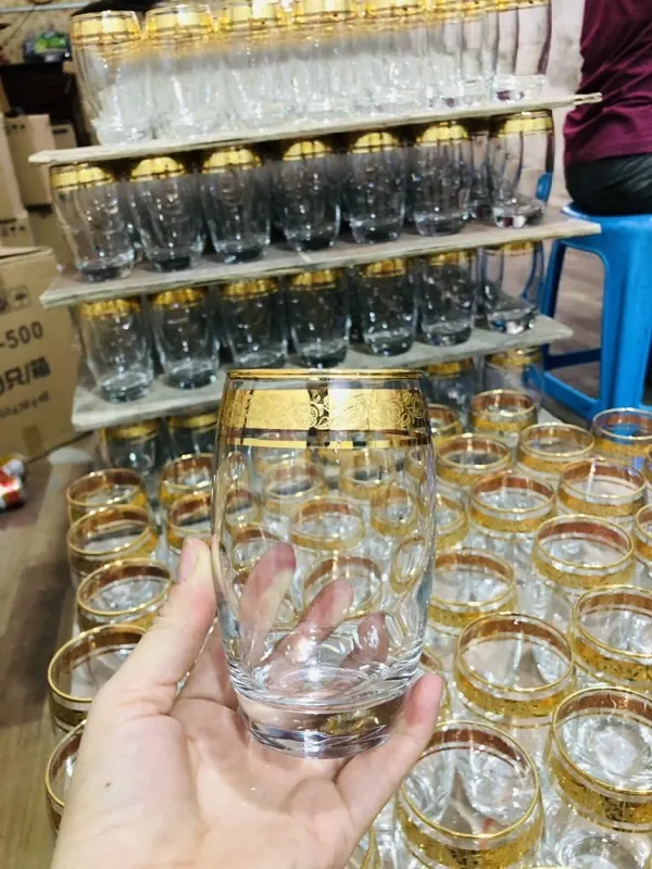 Ly thủy tinh mạ vàng