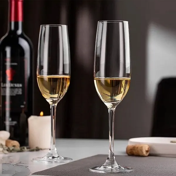 Nguồn nhập khẩu ly rượu vang pha lê mạ vàng số lượng lớn, hàng chính hãng giá cực tốt