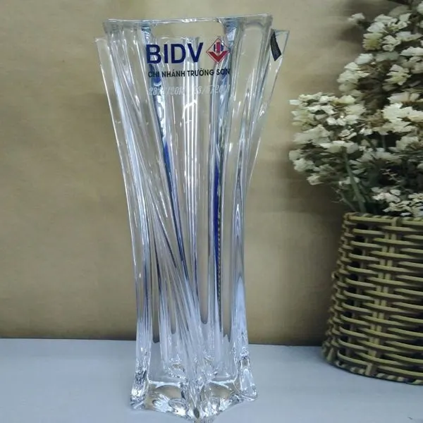 Giá bộ ly uống rượu vang pha lê cao cấp làm quà tặng khách hàng độc đáo