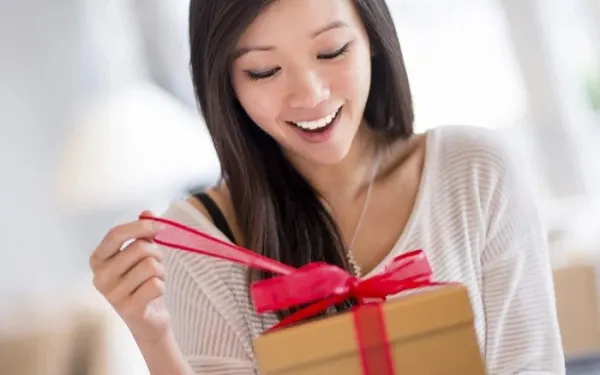 Chọn quà tặng tri ân khách hàng cho nhà hàng, khách sạn ý nghĩa, sang trọng mà vẫn tiết kiệm
