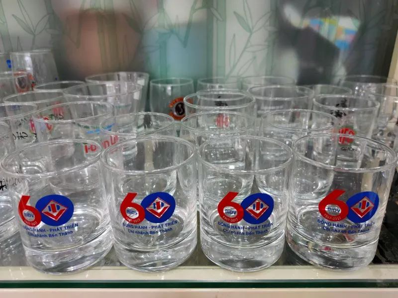 in cốc thủy tinh  theo yêu cầu