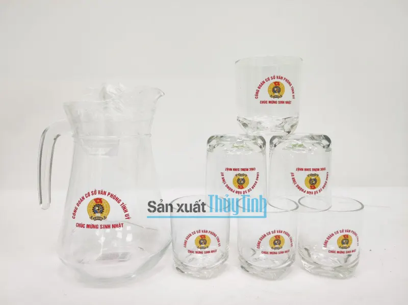 in cốc thủy tinh  theo yêu cầu