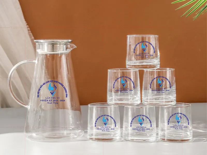in cốc thủy tinh  theo yêu cầu